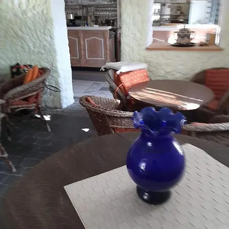 City Hotel *